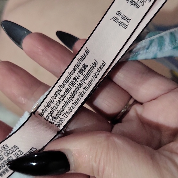 Victoria's Secret Bra - Picture 5 of 5